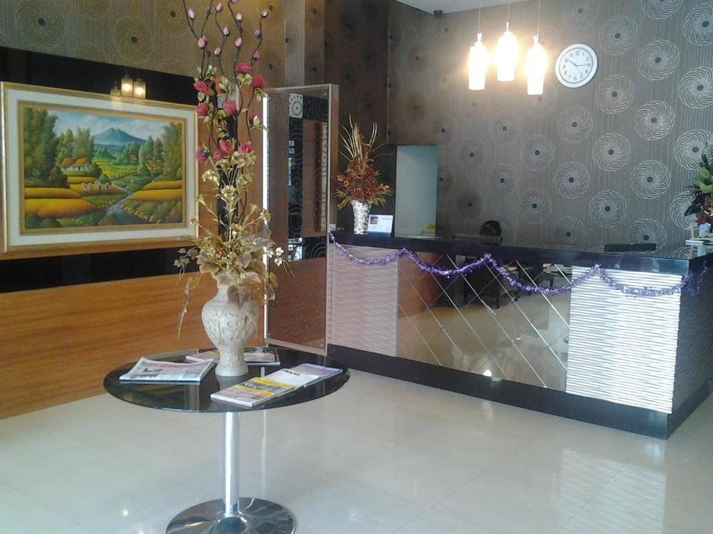 Grand Populer Hotel Makassar Bagian luar foto